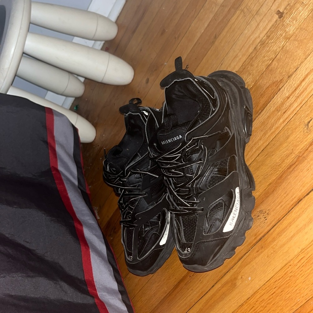 Balenciaga track runners,going deposit 700.00$.only taking money first.